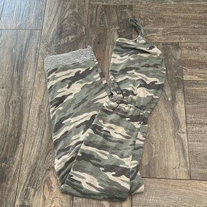 Three bird nest camo jumper size L